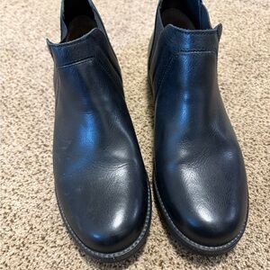 Clarks women’s Black Leather Chelsea Ankle Boots